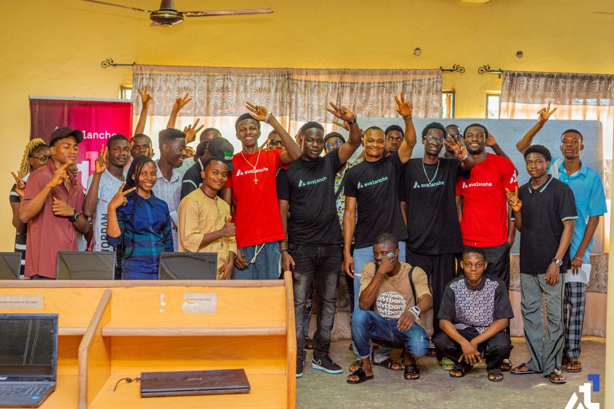 Team1NG's tweet image. The @AvaxTeam1 Campus Builder meetup in St Paul University, 🇳🇬 .

We had over 35+ developer students joining us on our first ever campus meetup in the institution with hands-on session on how to deploy smart contracts on Avalanche, onboarding session into @coreapp and Avalanche…