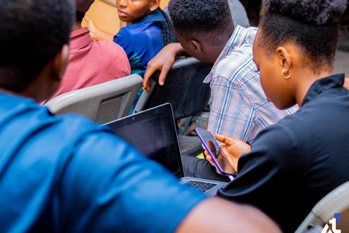Team1NG's tweet image. The @AvaxTeam1 Campus Builder meetup in St Paul University, 🇳🇬 .

We had over 35+ developer students joining us on our first ever campus meetup in the institution with hands-on session on how to deploy smart contracts on Avalanche, onboarding session into @coreapp and Avalanche…
