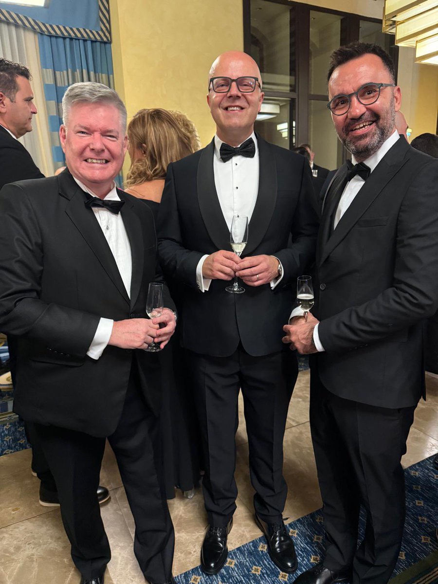 RobHoey1's tweet image. Having a productive time this week in Venice, Italy with our business associates and friends. #funeralsupportservices #funeraldirector #embalmer #travelassistance #repatriation #海外搬送 #エンバーミング