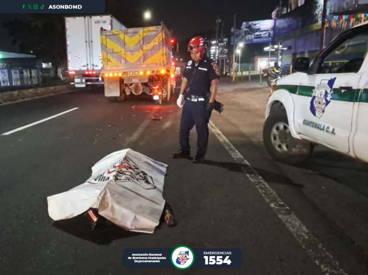 🚨 EmergenciaCBMD | MOTORISTA FALLECIDO 🚑🚨

MADRUGADA | Kilómetro 17 Ruta al Pacífico, una persona de sexo masculino que se movilizaba en motocicleta colisiona en la parte trasera de un vehículo de transporte pesado.

Elementos de <a href="/ASONBOMDGT/">ASONBOMD GUATEMALA</a> de la estación de Barcena Villa