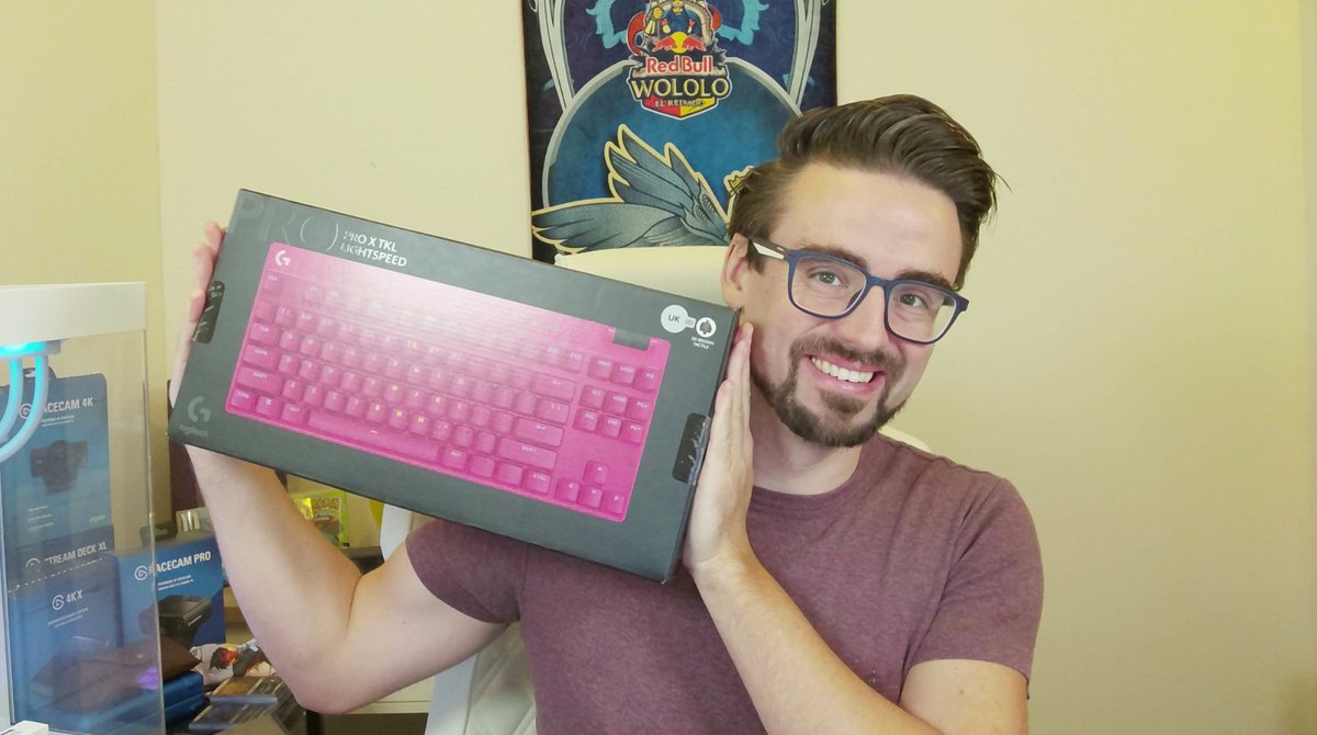 Yo!! what's up <a href="/LogitechGUK/">Logitech G UK</a> 

Trying it out on stream today (NO COMMENTS ABOUT IT MATCHING MY LIP COLOUR!)