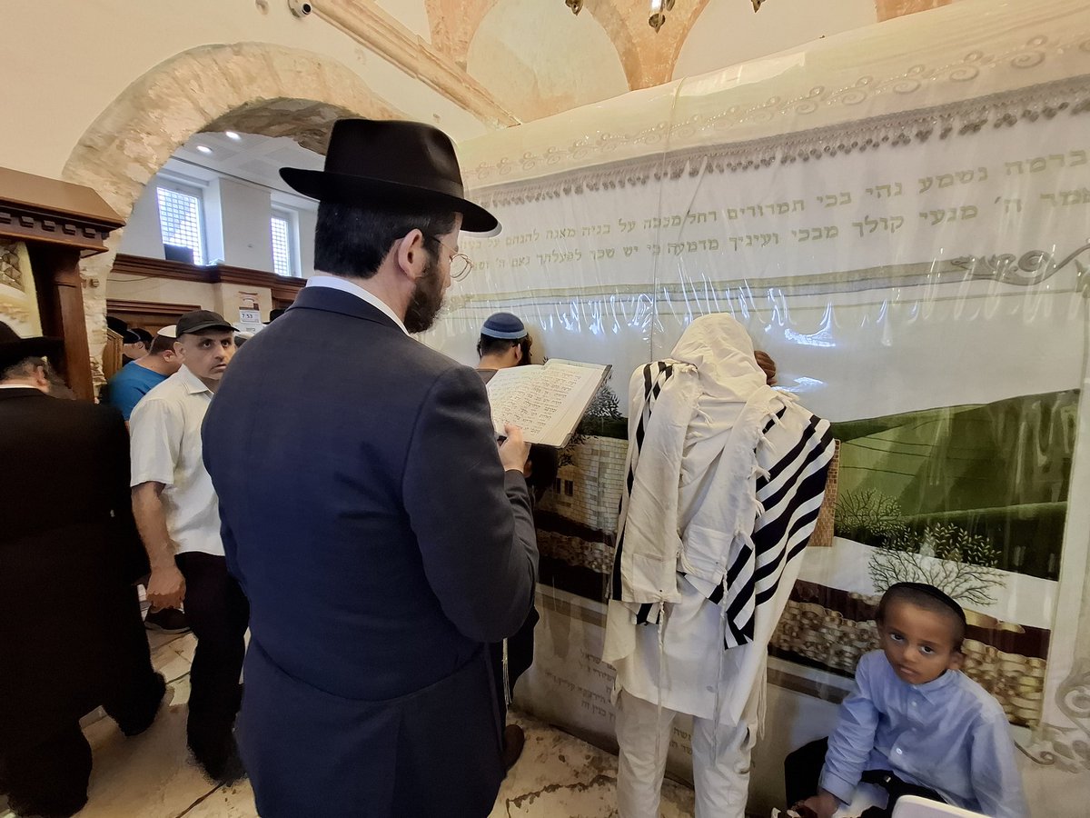 On Wednesday, we were blessed, in a good and auspicious time, to marry off our eldest daughter.
Today, we came to Rachel's Tomb (Kever Rachel) to thank G-d for His kindness and to pray for the merit of the young couple, and for all of us, for health, success and a blessed life