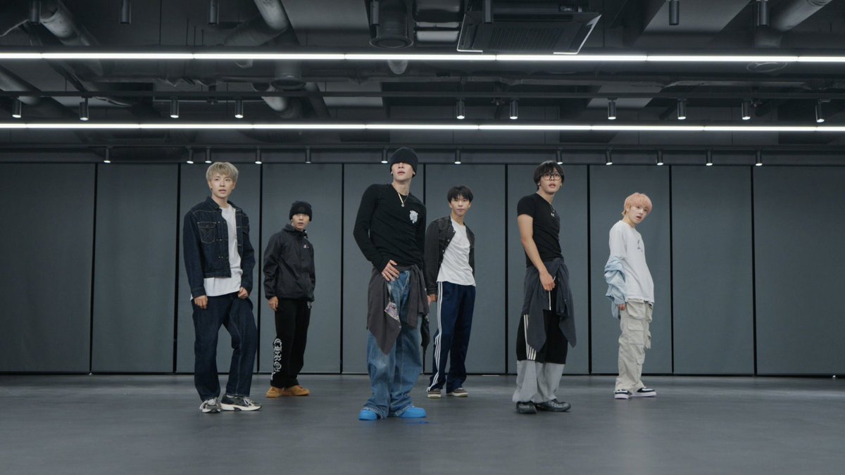 비디오후드에선 사복 톤 맞췄나봐ㅎㅎㅎ 평소⬇️