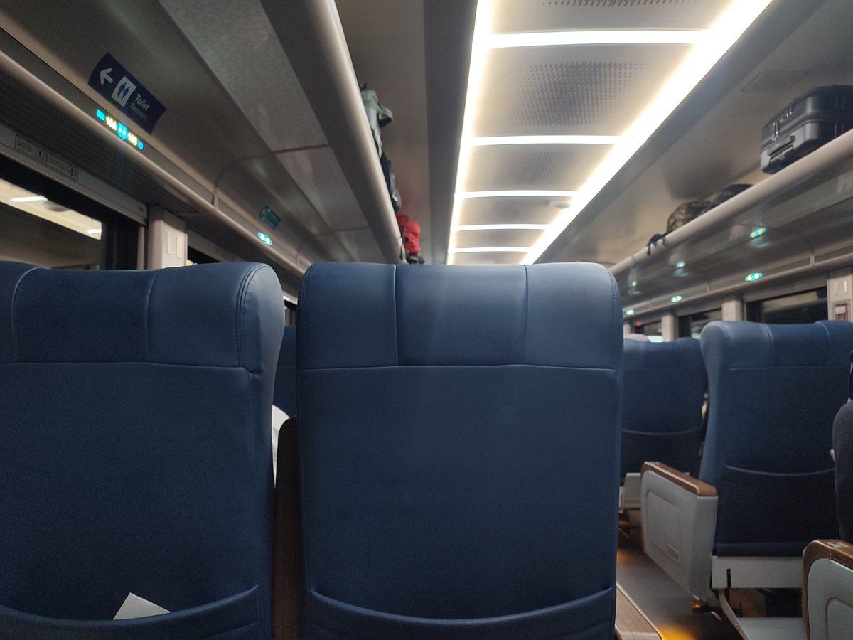 iqlidess's tweet photo. 7. Pilihan kereta ke Jogja
Saat itu, kemungkinan akan selesai makan dan siap pulang ketika petang hingga malam

Tenang saja, banyak piihan ke Jogja
Pakai tarif go show supaya lebih murah
Taksaka untuk go show, ada yang tahu tarifnya?

#purwokerto 
#taksaka
#goshow https://t.co/QOmQmrAlbh