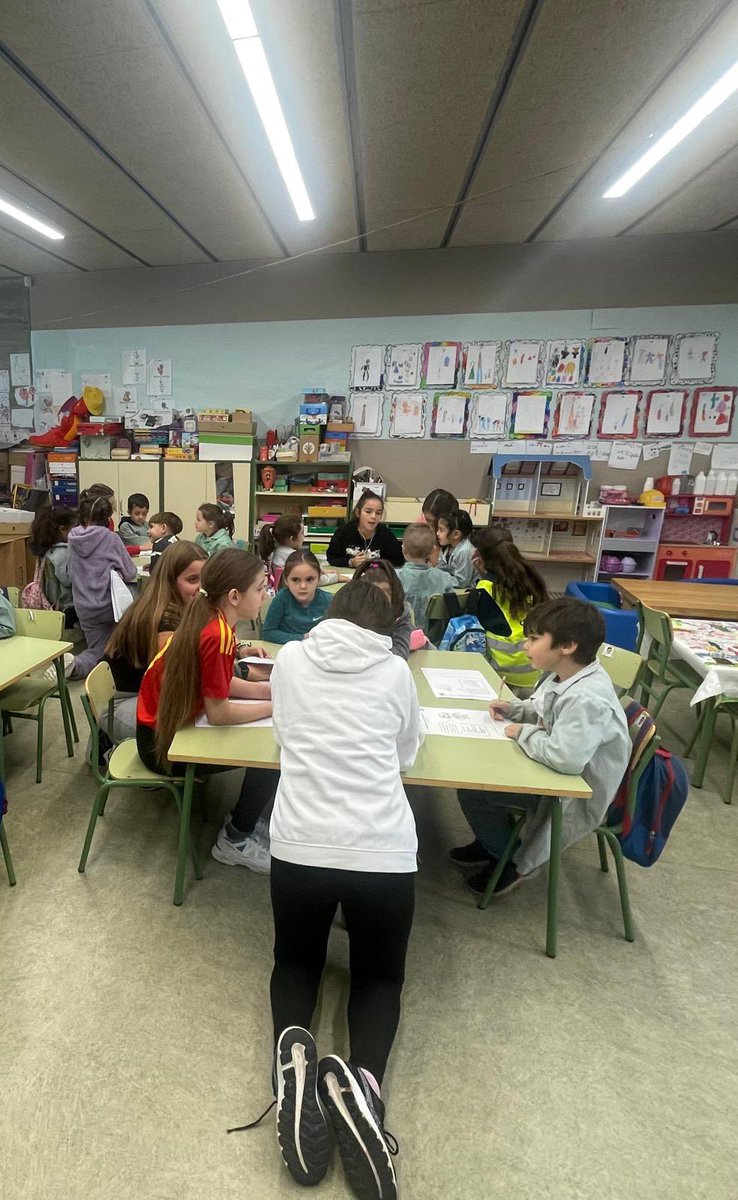 Empieza la andadura de los Ayudantes y Mini Ayudantes de Patio. #yosoydelelvira #megustamicole #puedescontarconmigo