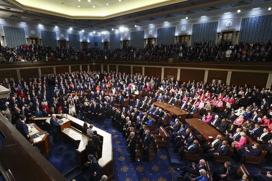 🇻🇪🇺🇸 El Senado de Estados Unidos tiene programado votar este jueves 6 de noviembre, una resolución bipartidista que busca restringir la capacidad del presidente Donald Trump para ordenar ataques militares dentro o contra Venezuela

cubadebate.cu/noticias/2025/…