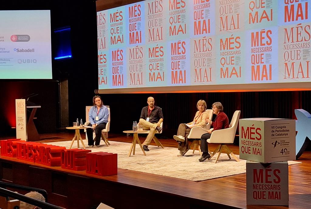 "El periodisme és més necessari que mai, però ara costa més arribar a la ciutadania i que tingui repercussió en la societat".

Taula molt interessant sobre el periodisme internacional amb els reporters <a href="/raulgaab/">Raul Gallego Abellan</a>, <a href="/eliaborras/">Èlia Borràs</a>, <a href="/jserramitjana/">Júlia Serramitjana</a> i Llúcia Oliva.

#VIICongresPeriodistes