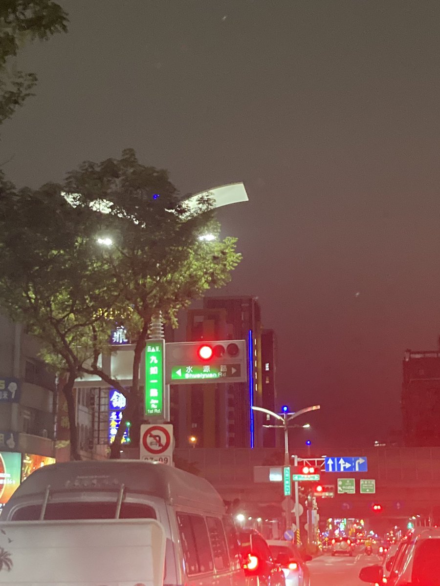 Lin72696476's tweet photo. 週末高雄夜
天氣真舒服，找約的好日子哈哈哈😝
#高雄單男
#南部走透透
#找夫妻聯誼 https://t.co/a5hvvPoHKd