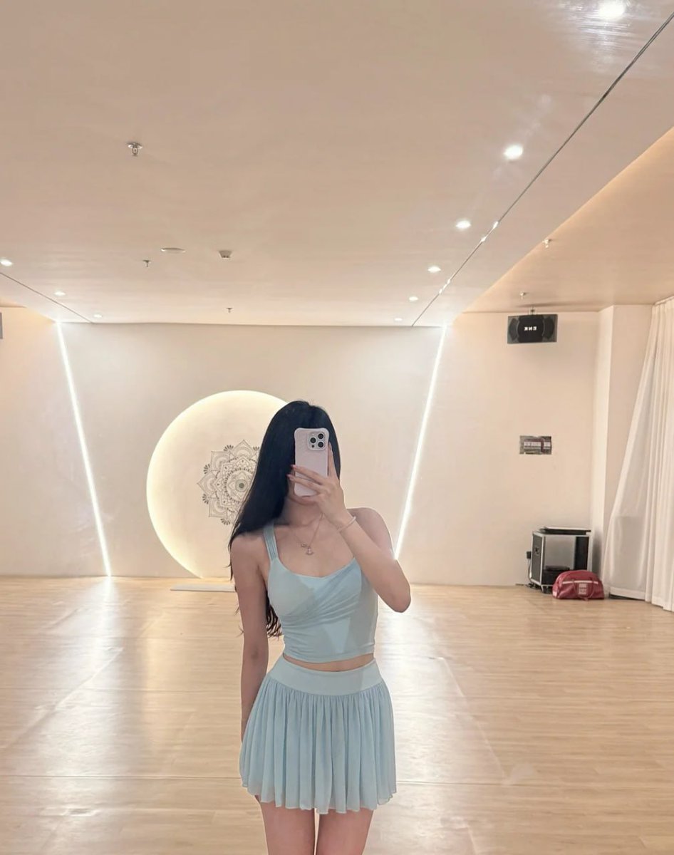 WisteriaWhimsyq's tweet image. A great workout starts with the right outfit feeling peaceful and motivated in my blue yoga set. Dress for success every day!🧘‍♂️ #WorkoutInspo #ActiveLifestyle