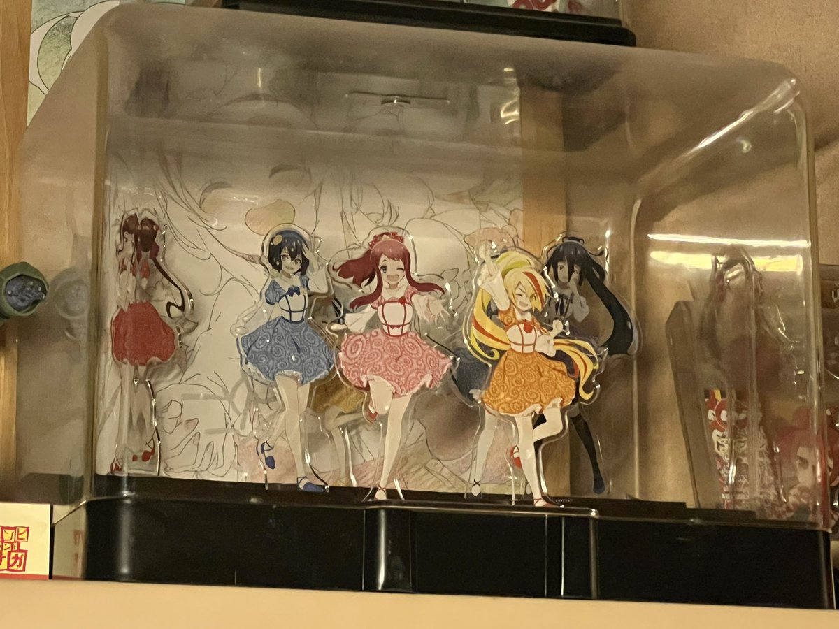 紙媒体は探せばけっこう取ってそう。目に見える範囲でレアリティが高そうなのはこのアクスタだな