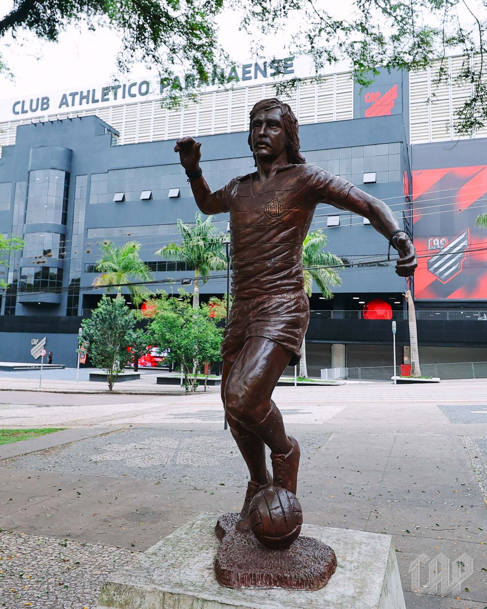 Há quatro anos, nos despedimos do Craque da 8. 

Sicupira, o nosso maior artilheiro, fez a alegria rubro-negra 158 vezes. Gols que estão eternizados na nossa história! 

♾❤️🖤 

📸 Duda Matoso/athletico.com.br