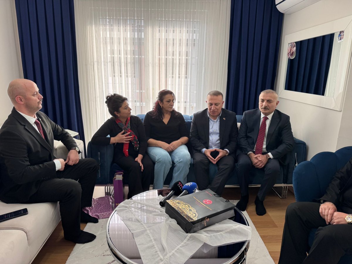 Genel Başkanımız Sayın Devlet Bahçeli’nin talimatları ile “#HayırlıGünlerKomşum” ve “#DerdinDerdimizdir” ziyaretleri kapsamında Çekmeköy İlçemizde Dalkılıç ailesini; 

Genel Başkan Yardımcımız ve İstanbul Milletvekilimiz Sayın <a href="/UlviYonter/">Dr.İzzet Ulvi YÖNTER</a>, İl Teşkilat Başkanımız Sayın