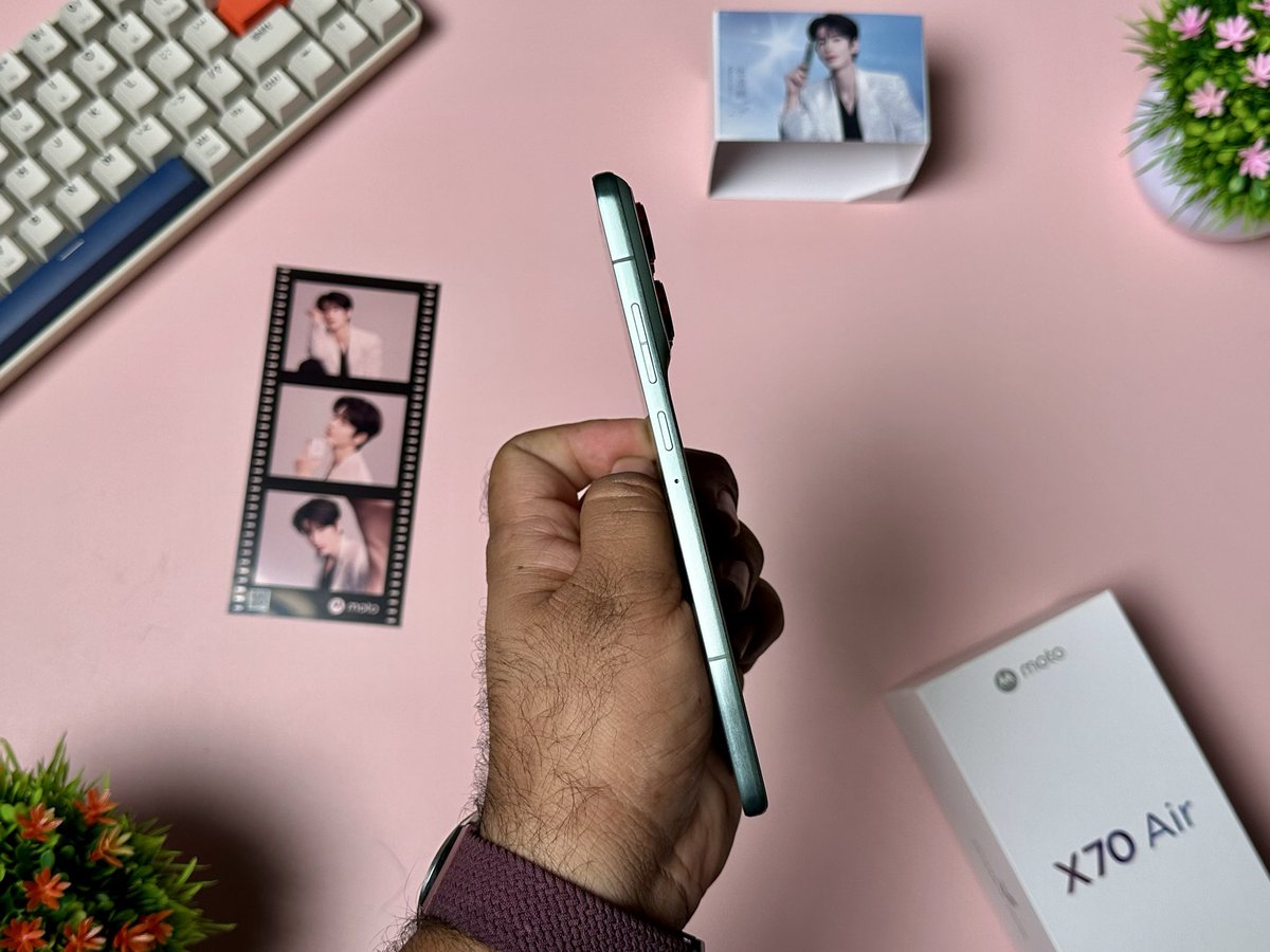 SalimBabaTech's tweet image. Motorola X70 Air In The House Dubai 🇦🇪
6.67&quot; 1.5K 120Hz OLED Display,
5.99mm. Snapdragon 7Gen4
4800mAh.  68W
50MP GNJ (OIS) (1/1.56&quot;) + 50MP UW
50MP Front
Price In China 🇨🇳 2399 Yuan. 29,800₹