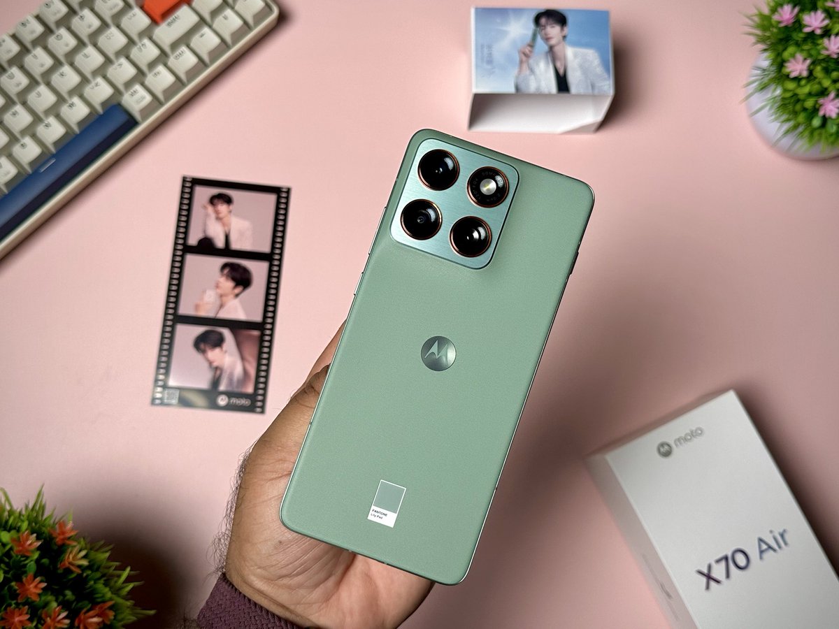 SalimBabaTech's tweet image. Motorola X70 Air In The House Dubai 🇦🇪
6.67&quot; 1.5K 120Hz OLED Display,
5.99mm. Snapdragon 7Gen4
4800mAh.  68W
50MP GNJ (OIS) (1/1.56&quot;) + 50MP UW
50MP Front
Price In China 🇨🇳 2399 Yuan. 29,800₹