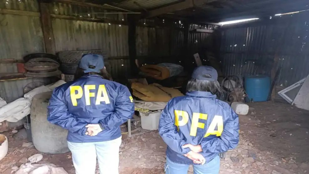 REFORMA LABORAL
Un hombre llamado Osmar pasó 10 años realizando TRABAJO ESCLAVO en estancia de Gualeguay Entre Ríos
Recibió único pago: un galpón sin agua ni luz
Tomó agua de pozo
Matando animales
Desnutrido/graves problemas de salud
PATRÓN DETENIDO x “reducción a la servidumbre”