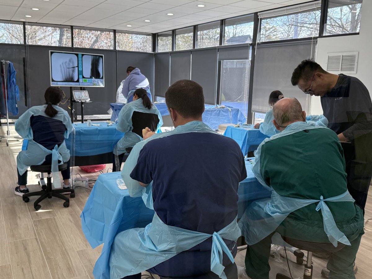 drtjahn's tweet image. Where learning meets precision 🔥 

It’s always inspiring to see surgeons come together, refine their skills, and push the boundaries of what’s possible in minimally invasive surgery.

#MIS #FootAndAnkleSurgery #AdvancedLab #DecemberLab #upcoming #podiatry #podiatrist