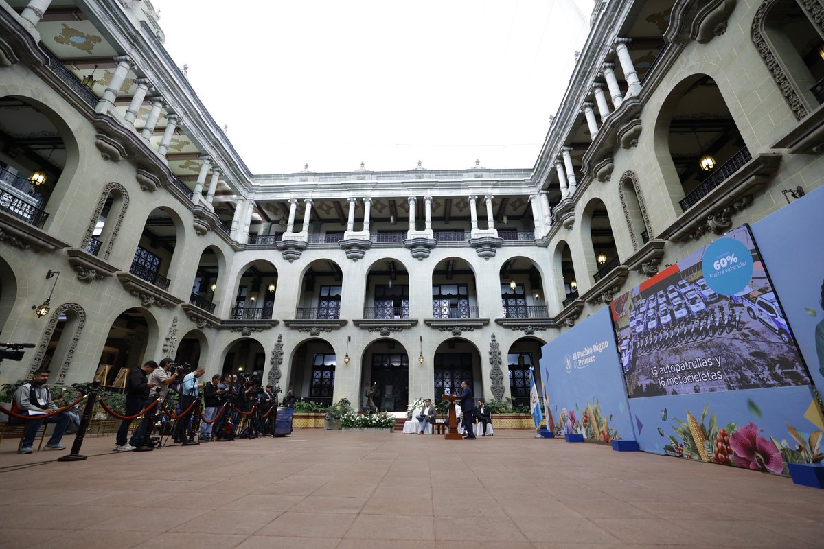 🎶 Viernes de lluvia de éxitos… pero versión gobierno.

Mejoras en el Aeropuerto La Aurora, un ciclo escolar que cierra protegiendo la educación, #BecasPorNuestroFuturo que siguen creciendo y #MiPrimeraCasa con cada vez más familias cumpliendo su sueño.

Aquí te lo cuento 👇
