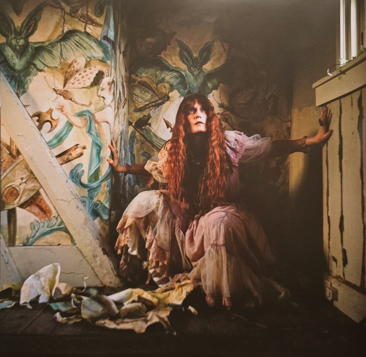 Florence + the Machine's Everybody Scream debuts at number 1 in the UK Official Album Chart!