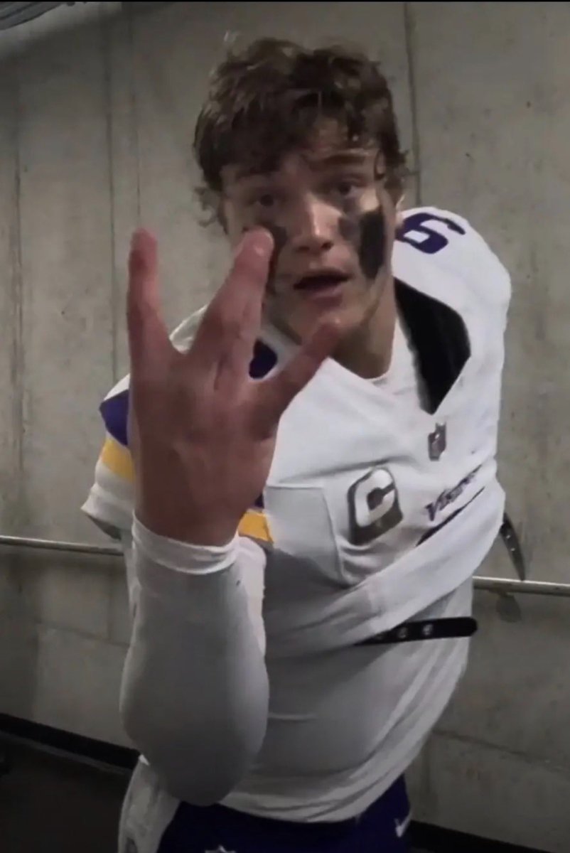 Honest Viking Fan tweet media
