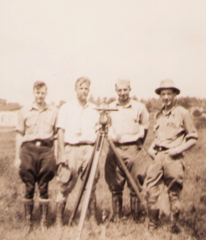 CMUEngineering's tweet image. 1. A 1930s archival photo of a civil engineering surveying class outing to Davis, West Virginia.
2. A 2025 photo of @CMU_CEE&apos;s Burcu Akinci and students looking at a laser scanner that is widely used in civil engineering.
#CMU125