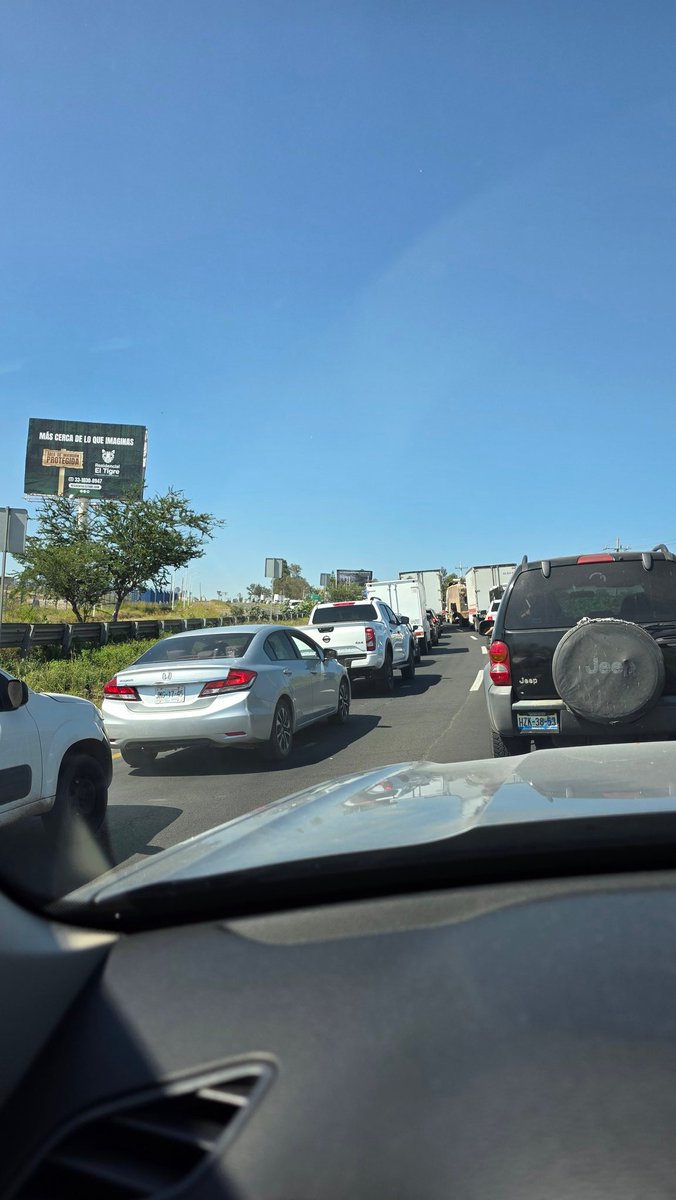 Kurt89Wallach's tweet photo. @Trafico_ZMG, circulación totalmente detenida en carretera Gudalajara-Morelia, sentido norte a sur. https://t.co/KOmJQdQSvz