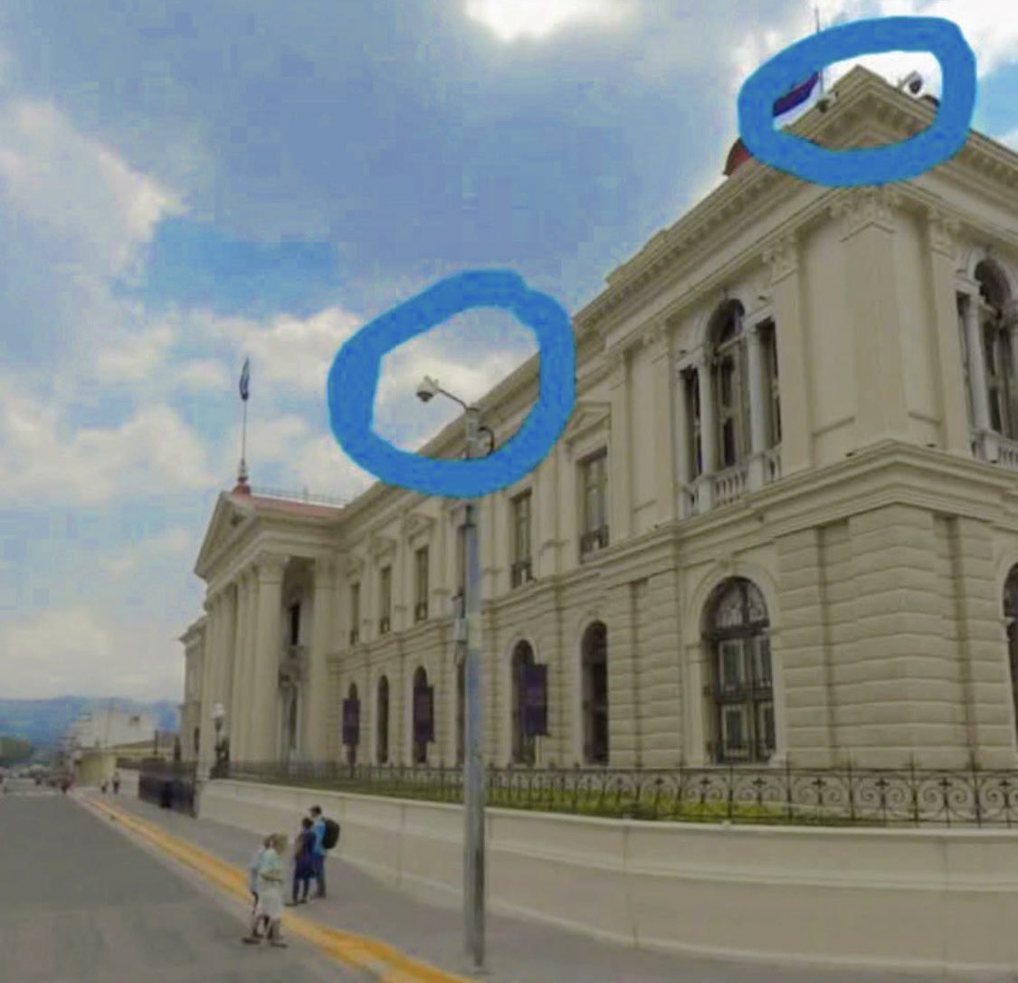 El asesino de Jessica Solís es un francotirador del Batallón Presidencial, uno de los "más queridos" de #BukeleDictador disparó desde un edificio. 

El que ha presentado la PNC NO es el verdadero y no lo van a entregar, por eso la prisa de eliminar del lugar toda prueba