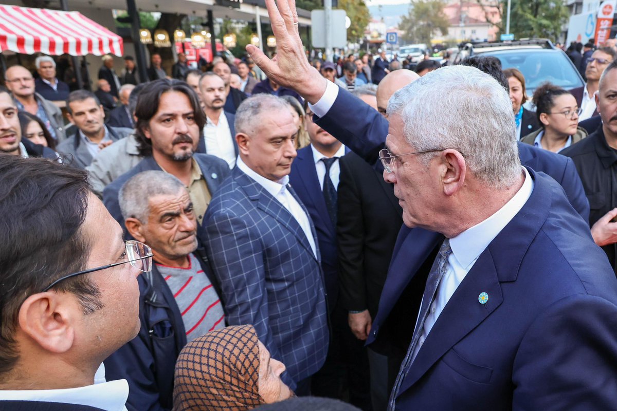 Sındırgı’da meydana gelen depremler nedeniyle vatandaşlarımızı ziyaret ettik, esnafımızla dertleştik, sorunlarını ve taleplerini dinledik.

Ziyaretimize eşlik etme nezaketi gösteren Balıkesir Büyükşehir Belediye Başkanı Sn. Ahmet Akın ve Sındırgı Belediye Başkanı Sn. Serkan Sak'a