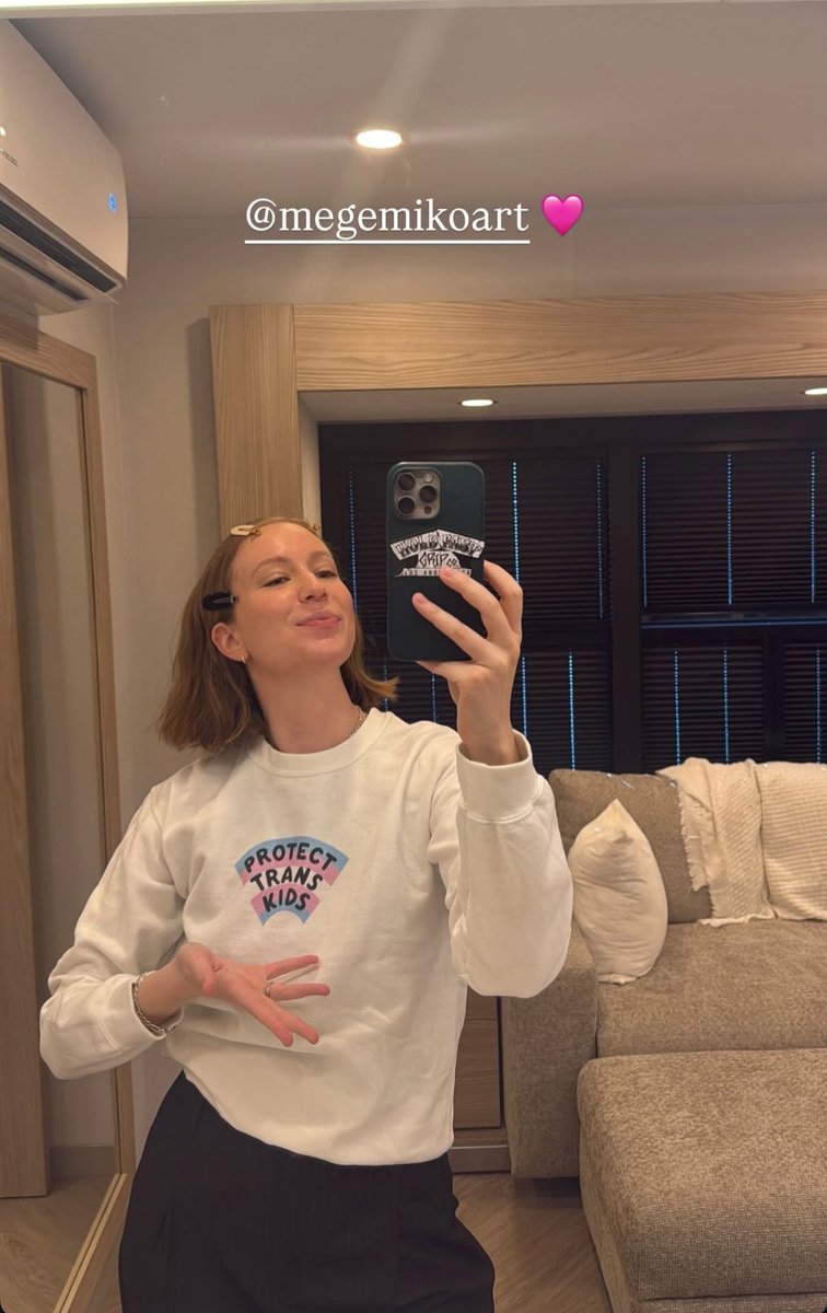 Hannah Einbinder shared a new picture via Instagram story 🩷