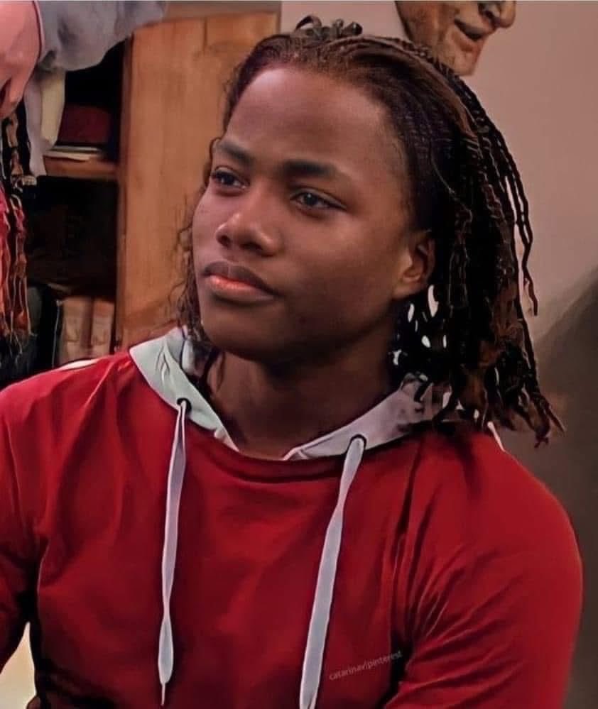 Leon Thomas III conocido por su personaje de "Andre" en la serie de Nickelodeon "Victorious" ganador del Grammy por producir "Snooze" de SZA

HA SIDO NOMINADO A 6 PREMIOS GRAMMY ESTE AÑO