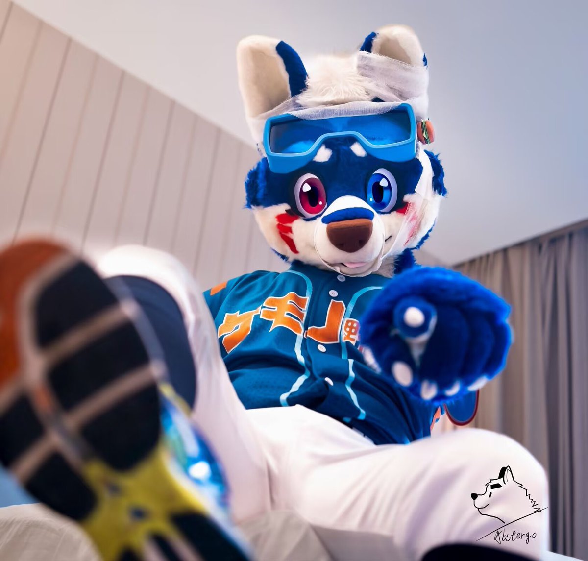 #FursuitFriday 
你，来当脚垫

⚾️：<a href="/KemoCore/">KemoCore｜🔜Infurnity</a> 
📷：<a href="/Rikiya_008/">Abstergo</a>
