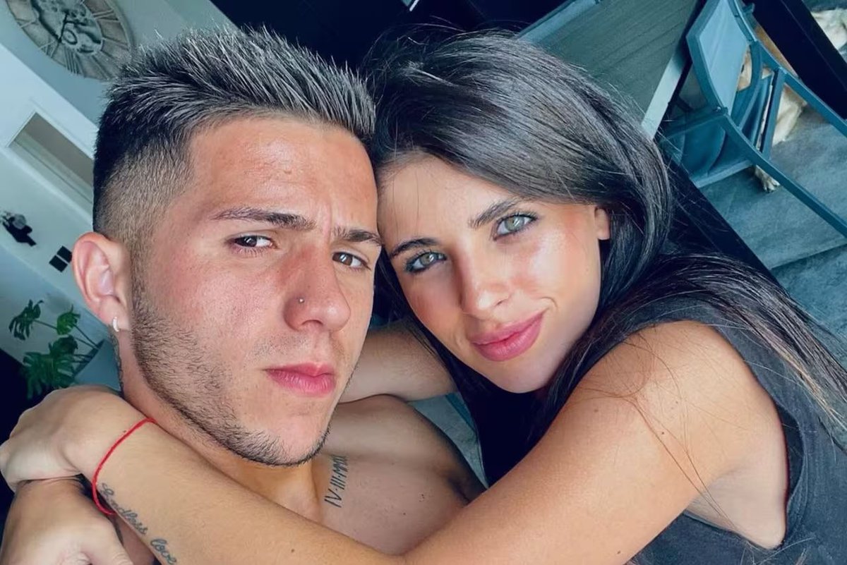 Intrusos's tweet image. 🗣️Cuenta @Palivarela que 
Enzo Fernández celoso de Thiago Almada. #intrusos