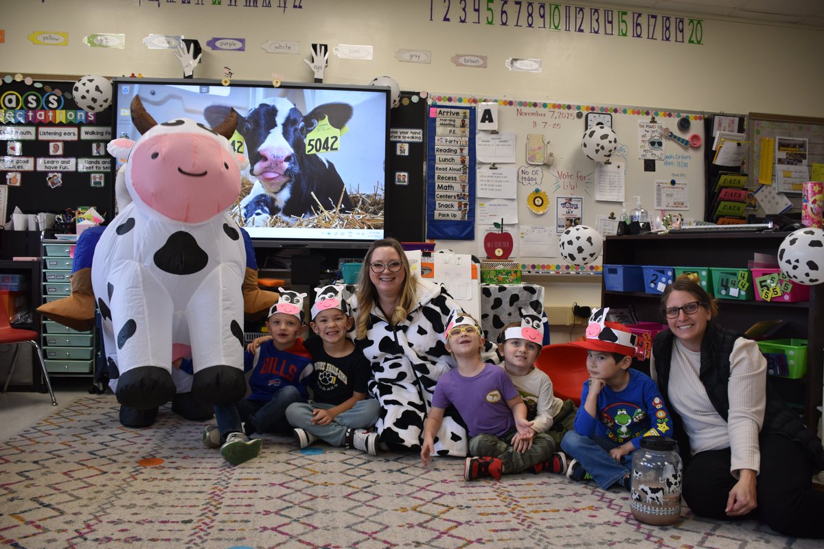 HFLCSD's tweet image. 🐮 Thank you for voting for Lily!

Caitlin Garvey’s class is excited to share that their adopted calf, Lily, placed 3rd in the America’s Favorite Calf contest! 

We’re so proud of our students for their enthusiasm and teamwork!  #WeAreHFL