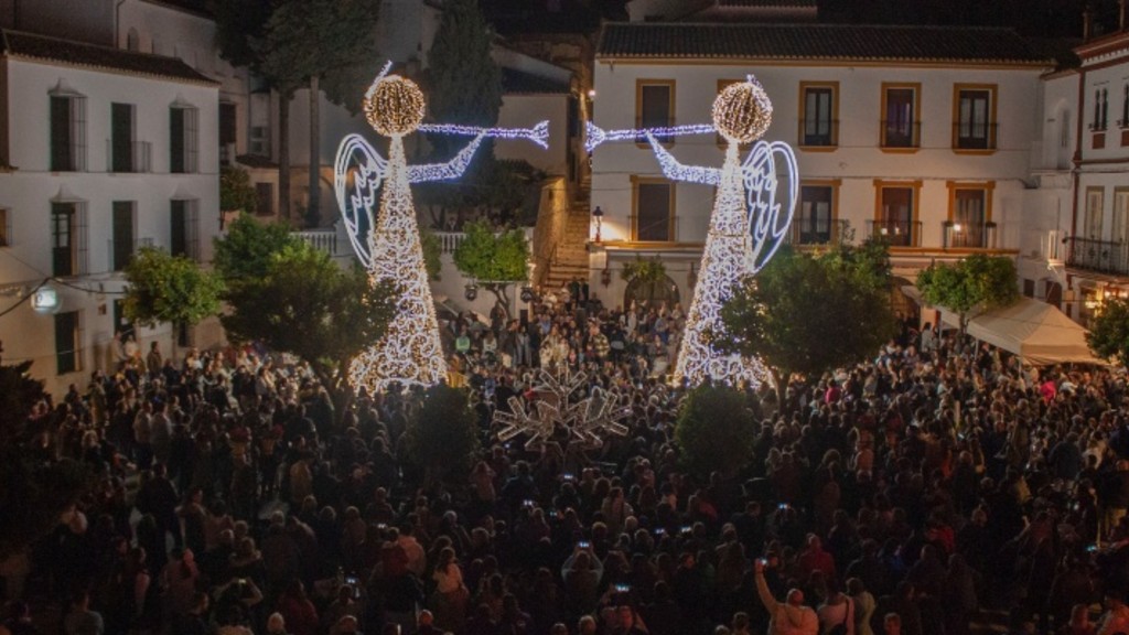 🎄 ¿Cuándo llega la Navidad a tu casa? Estepa es la primera localidad de España en encender su alumbrado navideño. Hablamos con Antonio Jesús Muñoz, su alcalde; y con José María Fernández, presidente de <a href="/IGP_Estepa/">Mantecados de Estepa</a> En <a href="/CanalSurRadio/">Canal Sur Radio</a> <a href="/javiebenitez/">Javier Benitez</a> 

▶️ canalsur.es/multimedia.htm…