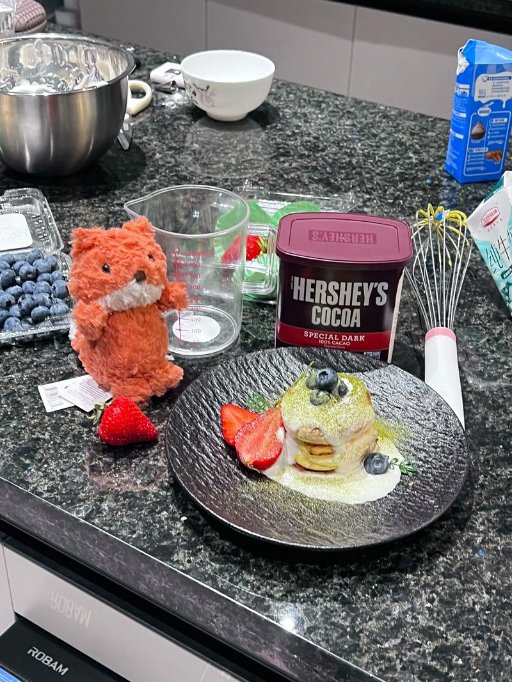 lmsptfdhg's tweet image. 🫐 “A cozy night of homemade desserts and sweet experiments.” 🍓✨