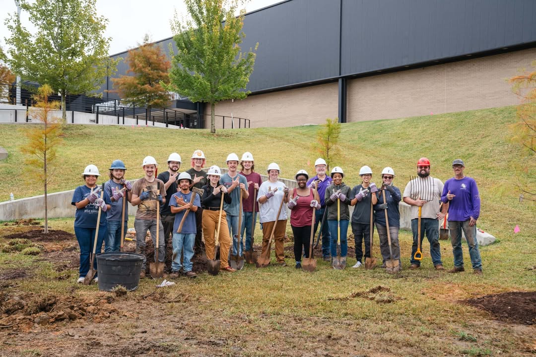 SFASU's tweet image. 🌲 Happy Texas Arbor Day! 🌲
Our amazing forestry students rolled up their sleeves and planted new trees across campus today, helping make our home a little greener, one sapling at a time! 💜🌱 #TexasArborDay #SFAForestry