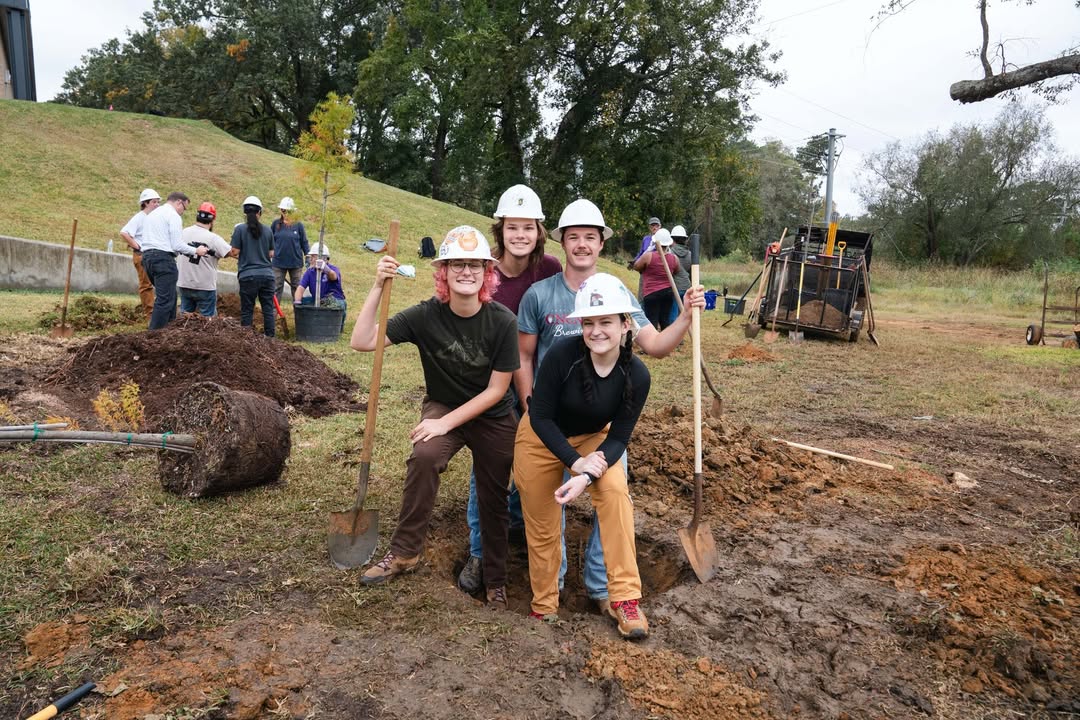 SFASU's tweet image. 🌲 Happy Texas Arbor Day! 🌲
Our amazing forestry students rolled up their sleeves and planted new trees across campus today, helping make our home a little greener, one sapling at a time! 💜🌱 #TexasArborDay #SFAForestry