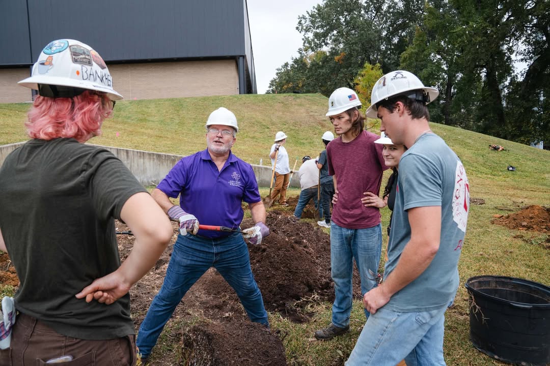 SFASU's tweet image. 🌲 Happy Texas Arbor Day! 🌲
Our amazing forestry students rolled up their sleeves and planted new trees across campus today, helping make our home a little greener, one sapling at a time! 💜🌱 #TexasArborDay #SFAForestry
