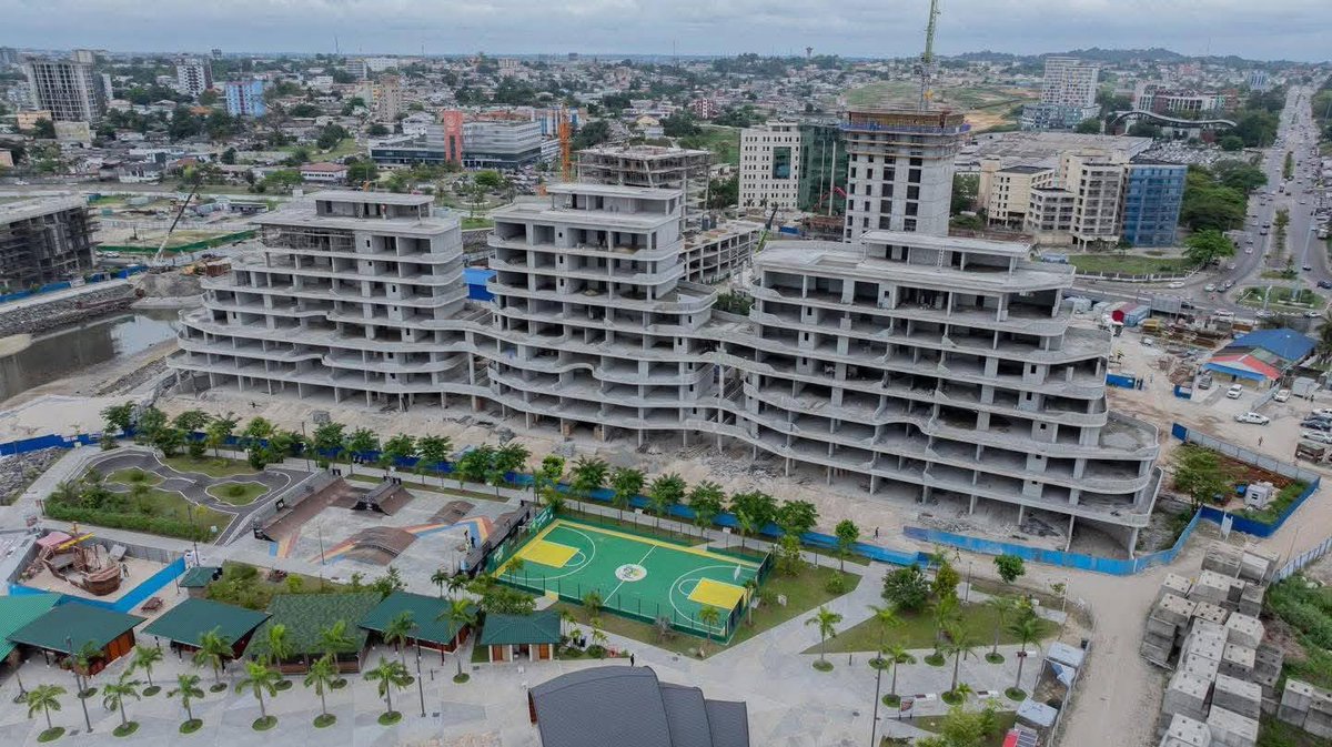 benjimk's tweet image. 🇬🇦🏗🚧🛣🏢 𝐋𝐞 𝐆𝐚𝐛𝐨𝐧 𝐞𝐧 𝐩𝐥𝐞𝐢𝐧𝐞 𝐭𝐫𝐚𝐧𝐬𝐟𝐨𝐫𝐦𝐚𝐭𝐢𝐨𝐧 𝐢𝐧𝐟𝐫𝐚𝐬𝐭𝐫𝐮𝐜𝐭𝐮𝐫𝐞𝐥𝐥𝐞 𝐬𝐞 𝐯𝐞𝐮𝐭 𝐮𝐧𝐞 𝐝𝐞𝐬𝐭𝐢𝐧𝐚𝐭𝐢𝐨𝐧 𝐚𝐭𝐭𝐫𝐚𝐜𝐭𝐢𝐯𝐞

Le Gabon a entamé un vaste chantier de constructions d'infrastructures visant à transformer en profondeur…