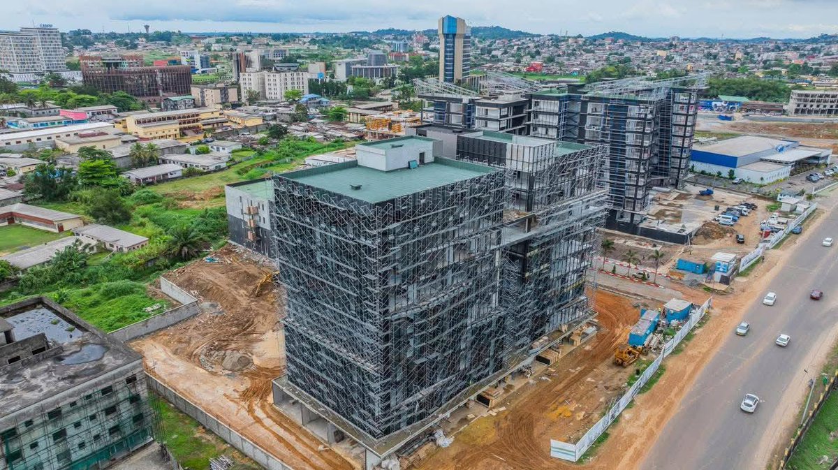 benjimk's tweet image. 🇬🇦🏗🚧🛣🏢 𝐋𝐞 𝐆𝐚𝐛𝐨𝐧 𝐞𝐧 𝐩𝐥𝐞𝐢𝐧𝐞 𝐭𝐫𝐚𝐧𝐬𝐟𝐨𝐫𝐦𝐚𝐭𝐢𝐨𝐧 𝐢𝐧𝐟𝐫𝐚𝐬𝐭𝐫𝐮𝐜𝐭𝐮𝐫𝐞𝐥𝐥𝐞 𝐬𝐞 𝐯𝐞𝐮𝐭 𝐮𝐧𝐞 𝐝𝐞𝐬𝐭𝐢𝐧𝐚𝐭𝐢𝐨𝐧 𝐚𝐭𝐭𝐫𝐚𝐜𝐭𝐢𝐯𝐞

Le Gabon a entamé un vaste chantier de constructions d'infrastructures visant à transformer en profondeur…