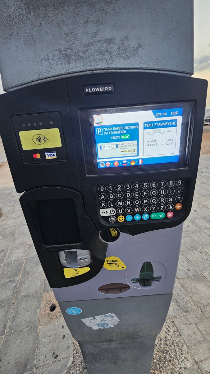 Kratinos's tweet image. Πάρκινγκ στο Λιμανάκι Αγίας Νάπας. Πρέπει να είναι κανείς καθηγητής πυρηνικής φυσικής γιά μπορέσει να το χρησιμοποιήσει 😳🤦🤨
#KeepItSimple #Cyprus