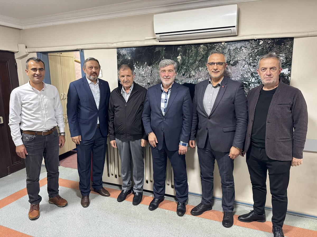 Önceki Dönem Milletvekilimiz İlyas Şeker’i umre dönüşü sonrası iş yerinde ziyaret ettik.