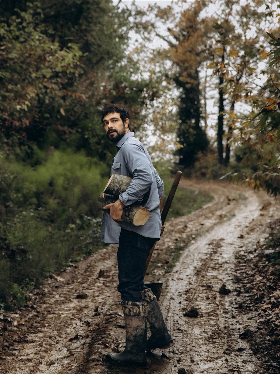 şömine yaptırdım gümüşten yatak serdim kuzu yününden bu gece davet var canı gönülden 😂😂😂 şair oldum senin yüzünden 🫣😂

#HalilİbrahimCeyhan 
<a href="/halilibrahimin/">Halil İbrahim CEYHAN</a>