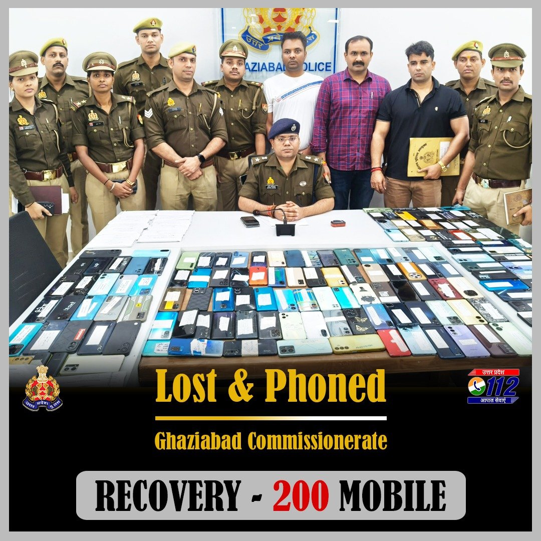Uppolice's tweet photo. "Operation Ring Return!"
@ghaziabadpolice द्वारा 200 खोए हुए मोबाइल फोन बरामद कर उनके स्वामियों को सुपुर्द किए गए।
#RingReturnUPP
#TrustRecharged https://t.co/h81sh3uq8B