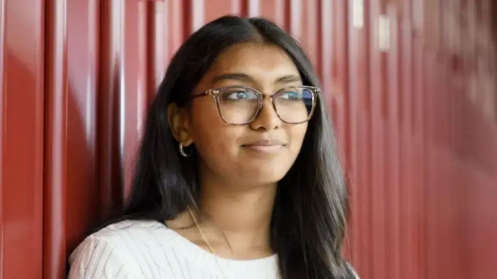 Schoolgirl Ellanya Sivasubramaniam’s Poem “The Girls Who Grow Antlers” Stands as Winner in 2025 Foyle Young Poets Competition @poetrysociety

#EllanyaSivasubramaniam #ThePoetrySociety #FoyleYoungPoets
📸: MaddMann Photography
goodstarvibes.com/ellanya-sivasu…
