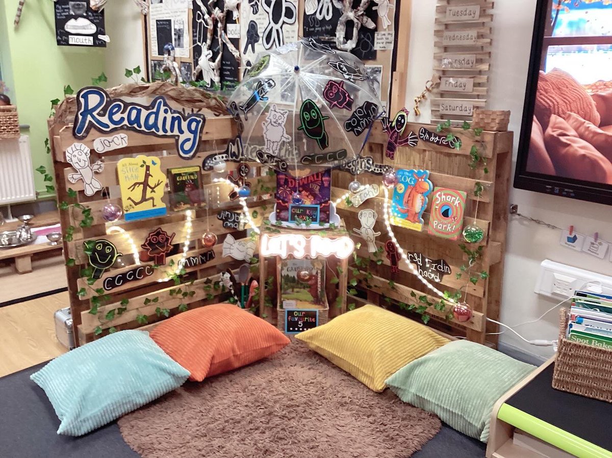 JennyPennys's tweet image. A calm, welcoming space for reading, relaxing, and nurturing a love of stories - one sound at a time in this Reception class 💚 #eyfsclassroom #reading #readingarea #eyfsideasuk