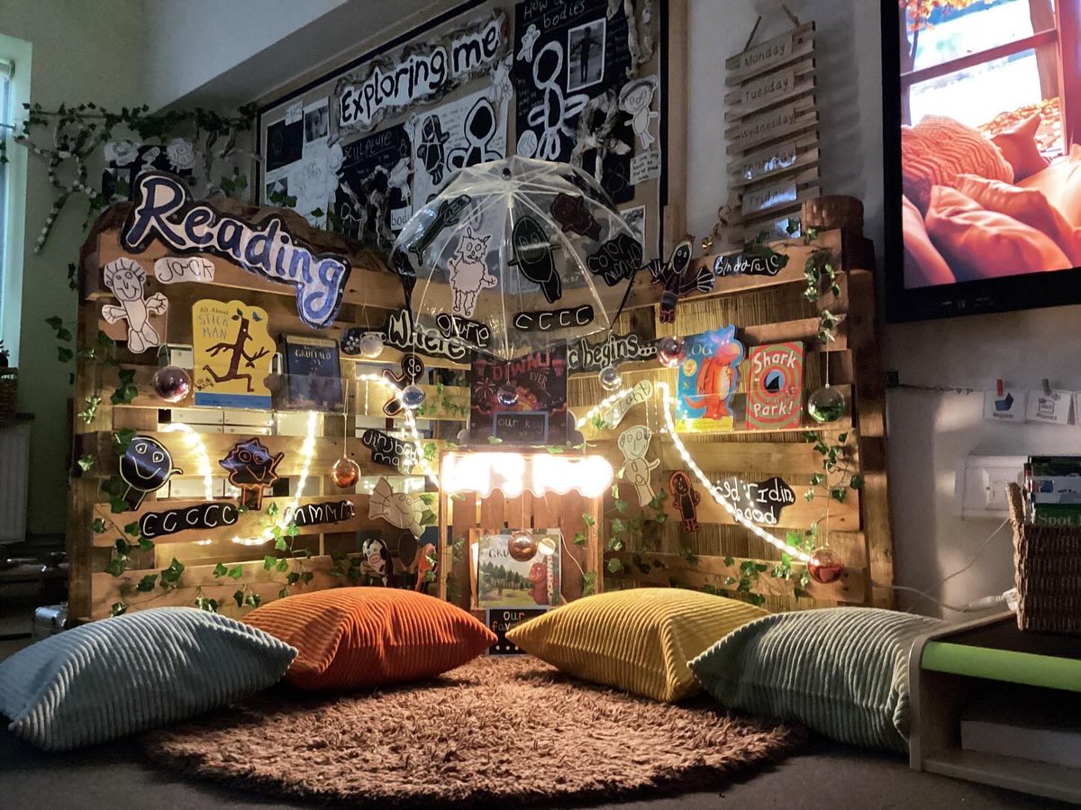 JennyPennys's tweet image. A calm, welcoming space for reading, relaxing, and nurturing a love of stories - one sound at a time in this Reception class 💚 #eyfsclassroom #reading #readingarea #eyfsideasuk
