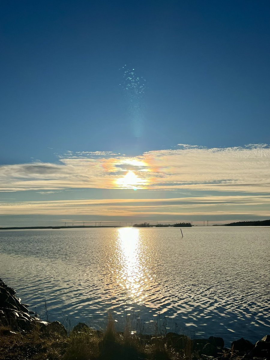 Jari1362's tweet image. The sun’s trying to stay above the horizon in Kemi — a gentle reminder of what soon will fade. #WinterSun