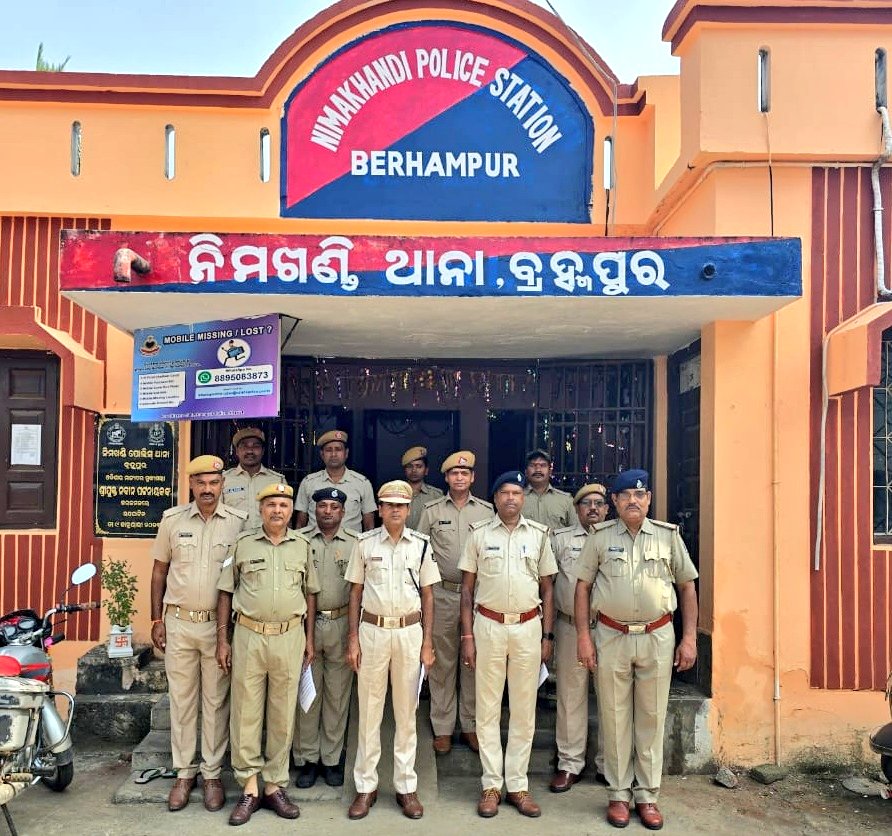 SP_BERHAMPUR's tweet photo. Berhampur Police celebrated the Vande Mataram singing program across different police stations, marking a significant milestone in the completion of 150 years of the iconic song. https://t.co/th5ch8sC4v