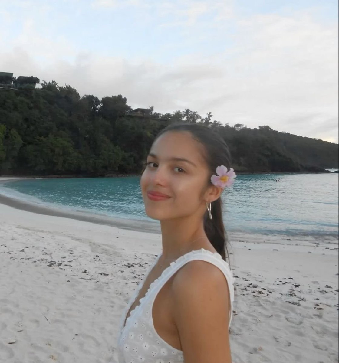 lacydrigo's tweet image. this beach princess