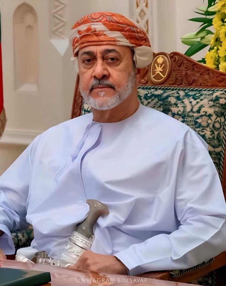 نداءنا الي الله والي جلالة السلطان والي مخلصين في هذا البلد .أنقذوا المسرحين انقذوا المسرحين والله ماتتخيلوا كيف يتألموا ومقهورين هل يرضيكم بإخوانكم الي يحصل لهم ؟اتمنى من كل مسرح او باحث عن عمل التفاعل في هذه تغريده ولنجعلها تصل الي مولاي أبقاه الله عسى ولعلى يأتي الفرج العاجل